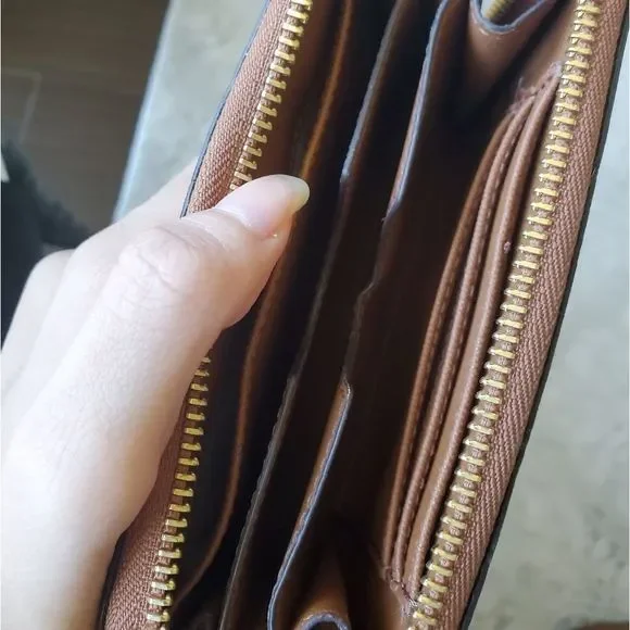 Michael Kors brown tote bag with wallet - Picture 7 of 11